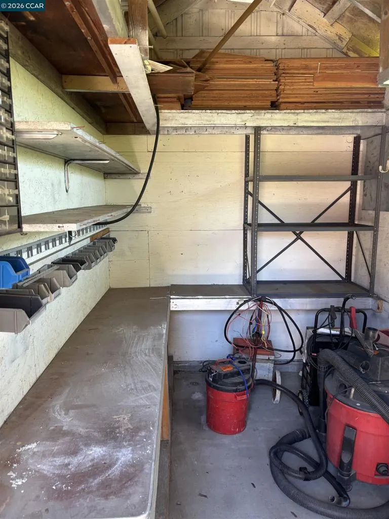 694 Renfrew Rd El Sobrante, CA 94803