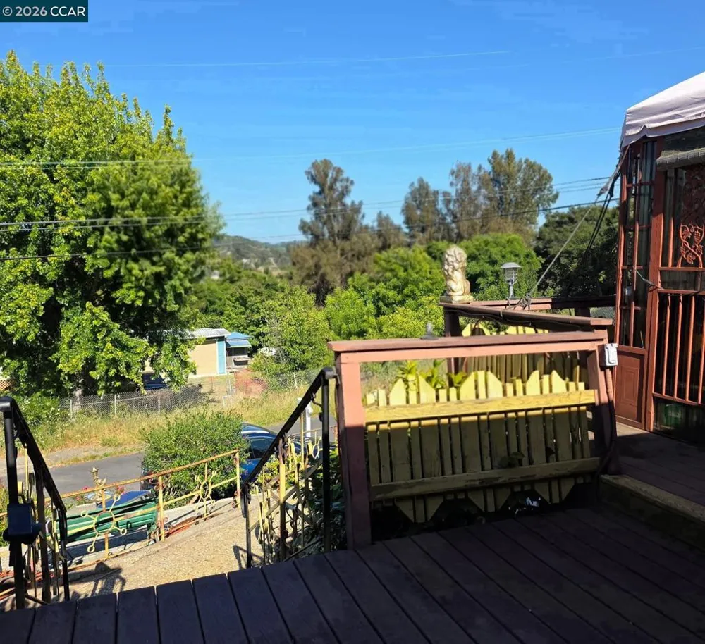 694 Renfrew Rd El Sobrante, CA 94803