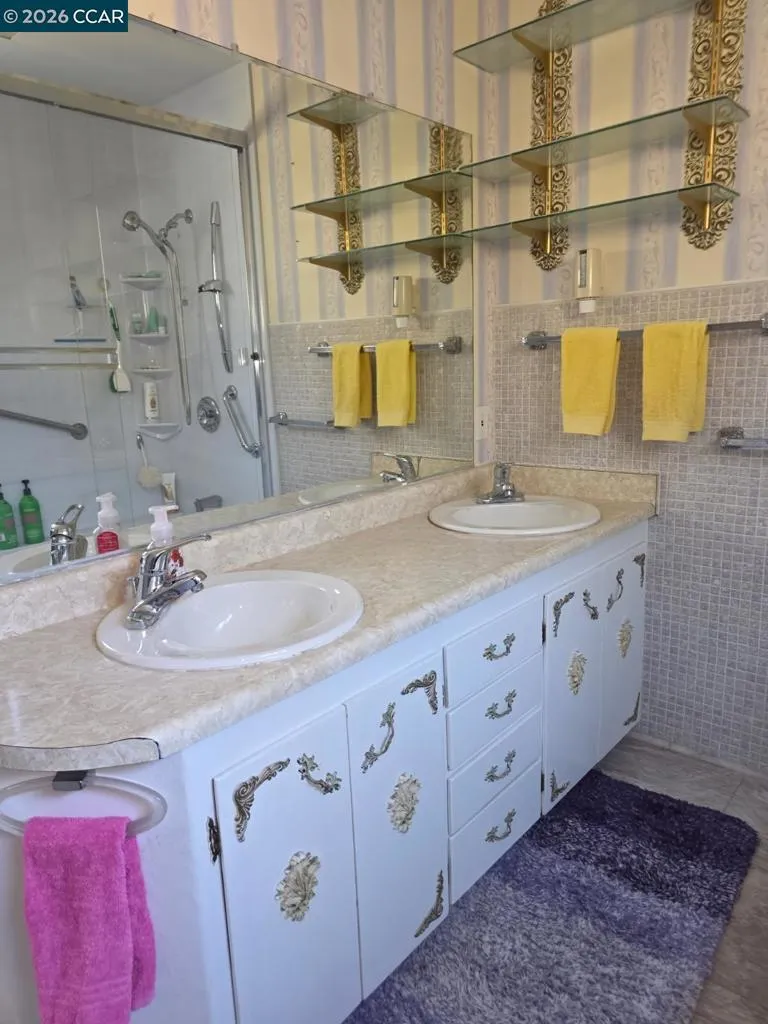 694 Renfrew Rd El Sobrante, CA 94803