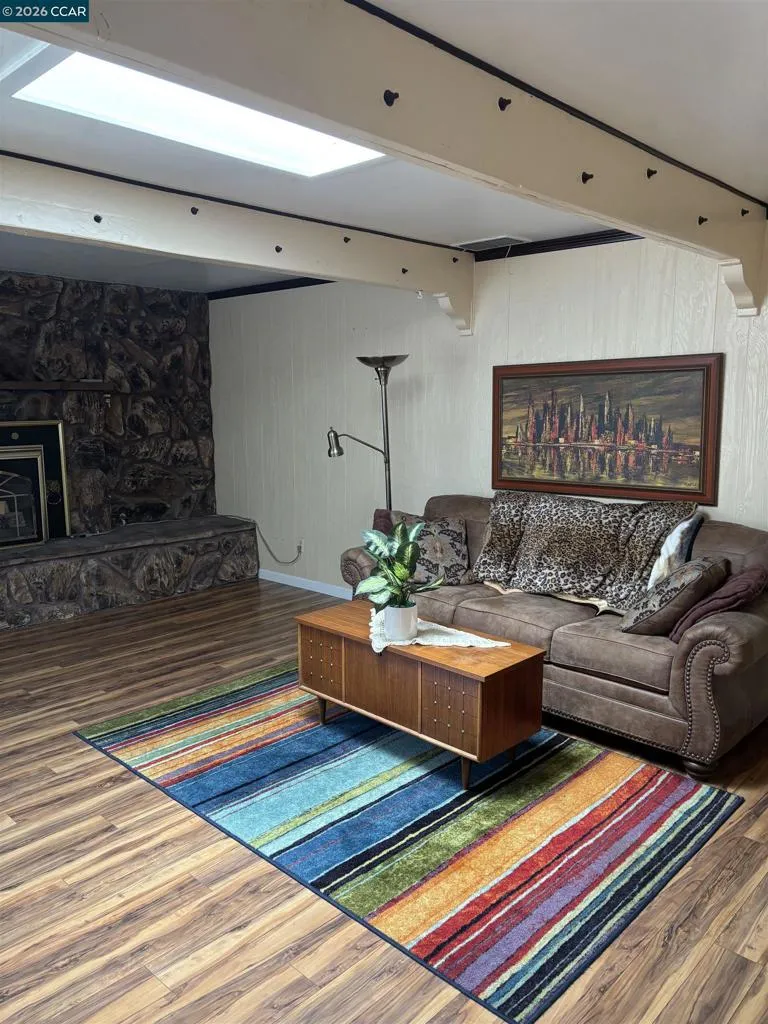 694 Renfrew Rd El Sobrante, CA 94803
