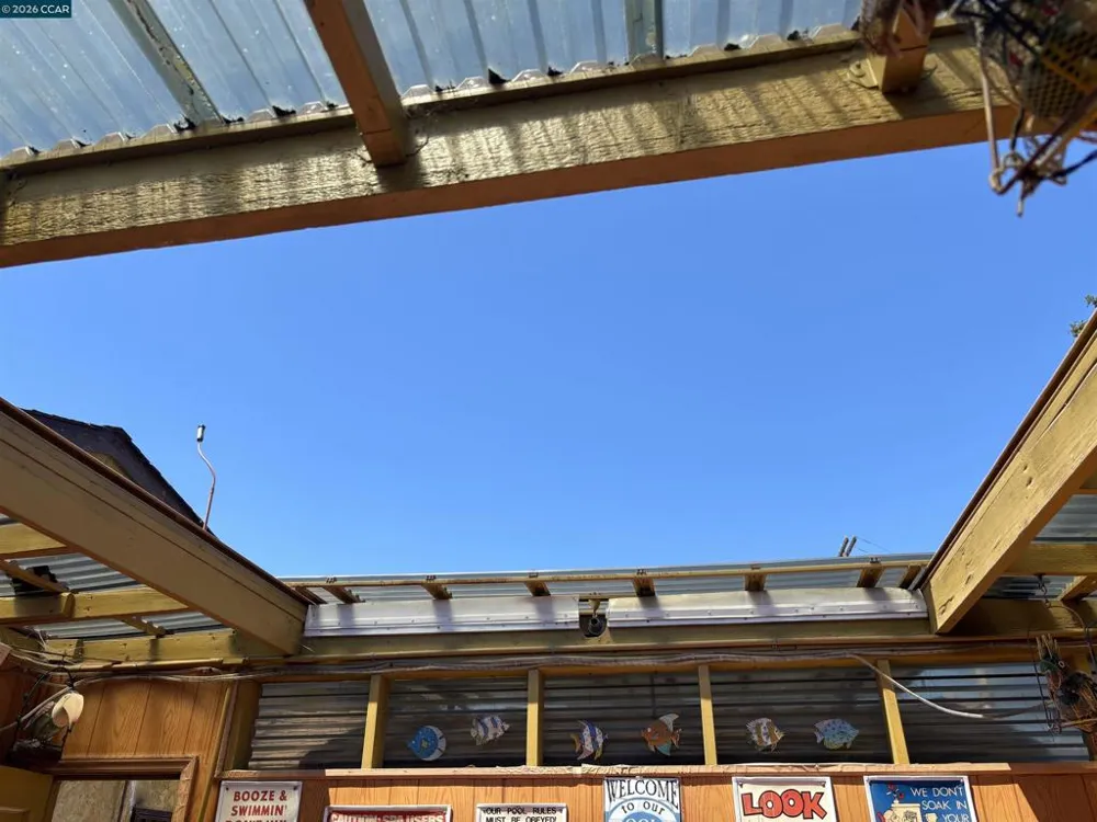 694 Renfrew Rd El Sobrante, CA 94803