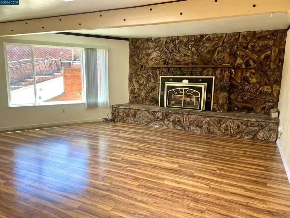 694 Renfrew Rd El Sobrante, CA 94803
