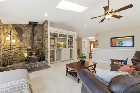 16690 Ridgewood Dr