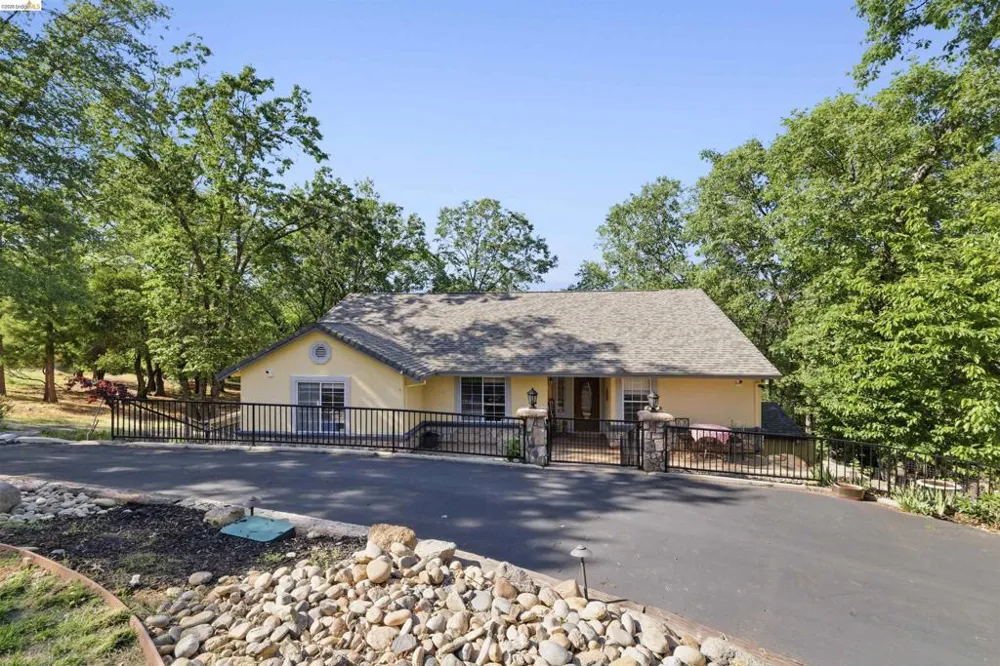 16690 Ridgewood Dr Sonora, CA 95370