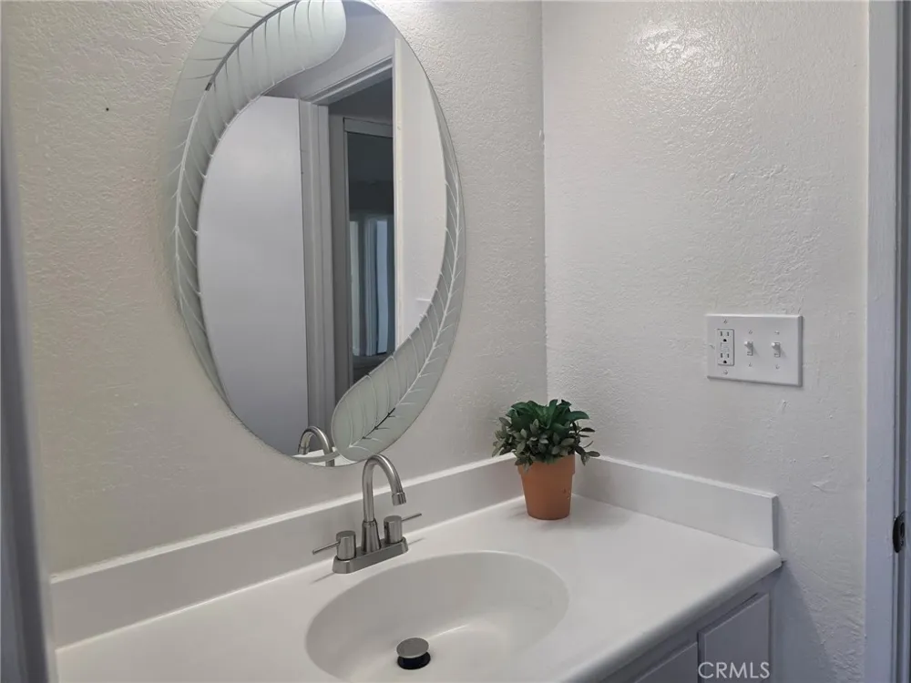 1661 Neil Armstrong #166 Montebello, CA 90640