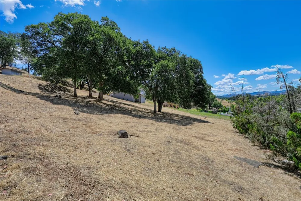 17270 Knollview Hidden Valley Lake, CA 95467