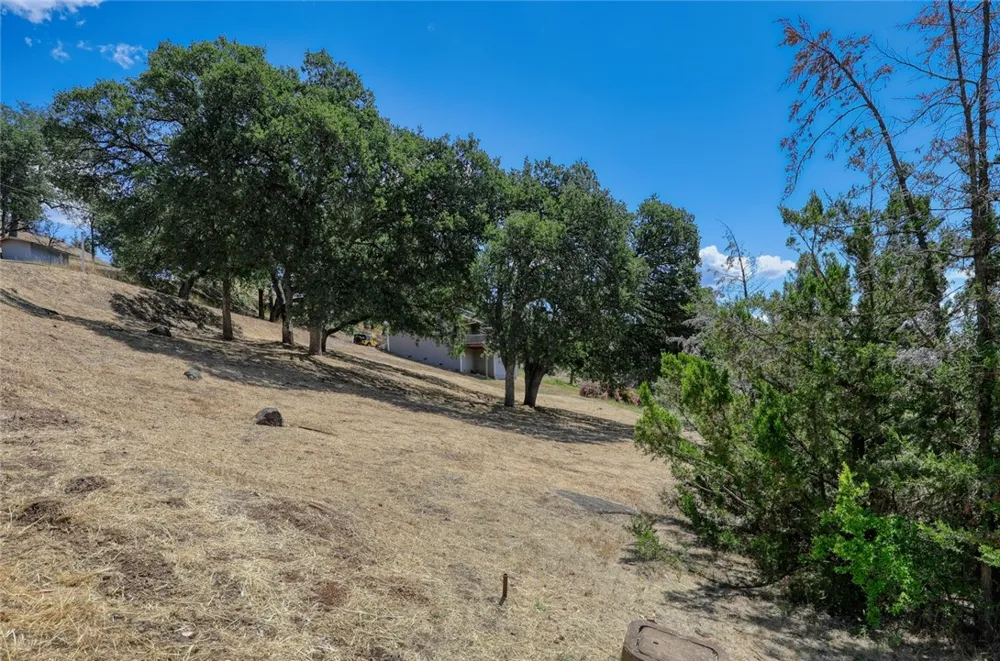 17270 Knollview Hidden Valley Lake, CA 95467