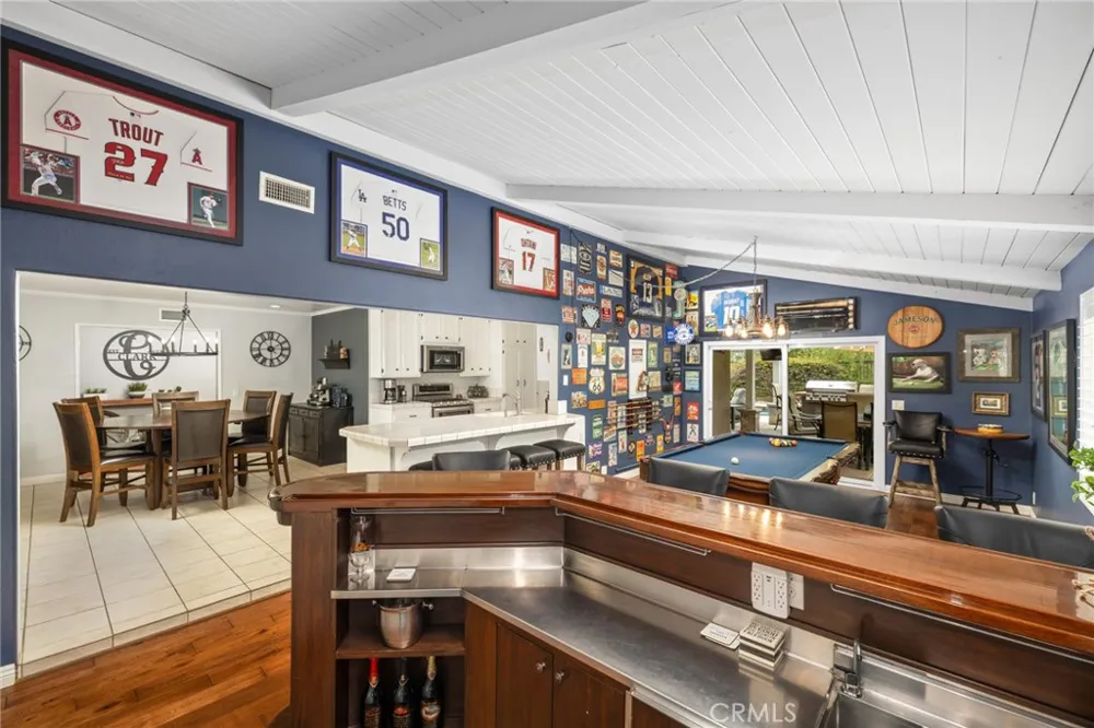 264 E Radcliffe Drive Claremont, CA 91711