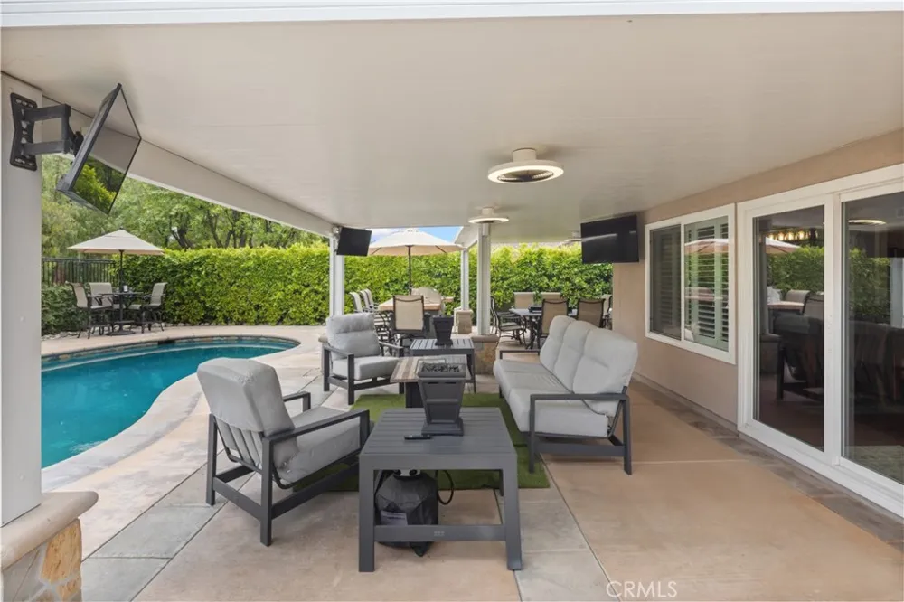 264 E Radcliffe Drive Claremont, CA 91711