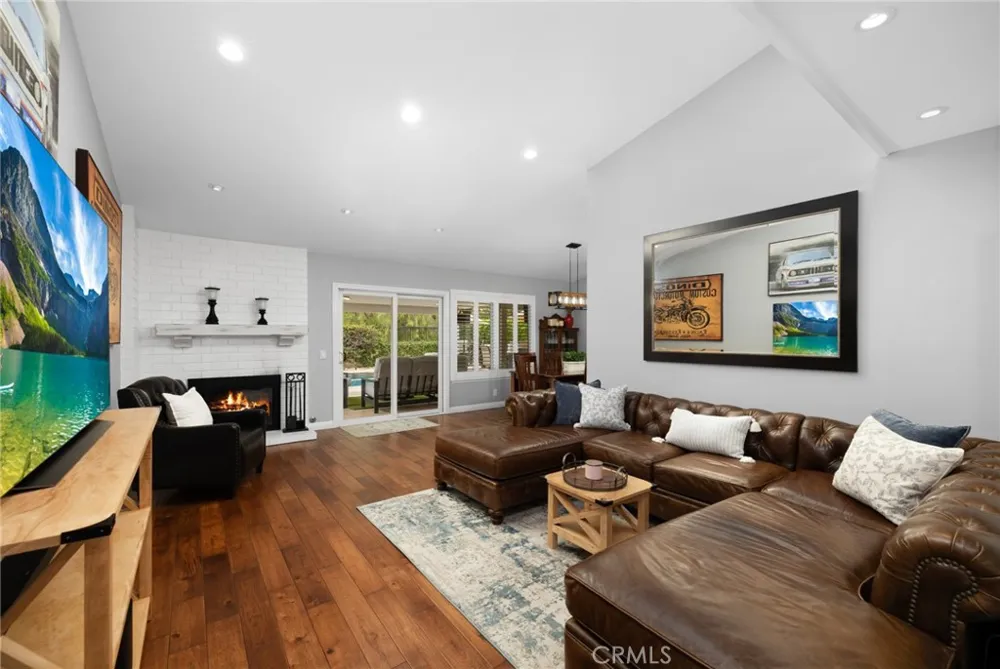 264 E Radcliffe Drive Claremont, CA 91711