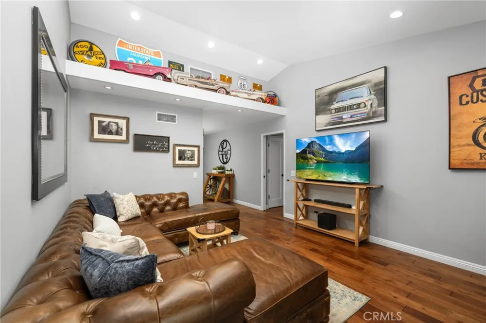 264 E Radcliffe Drive Claremont, CA 91711