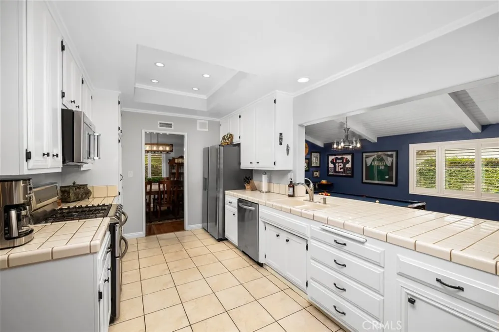 264 E Radcliffe Drive Claremont, CA 91711