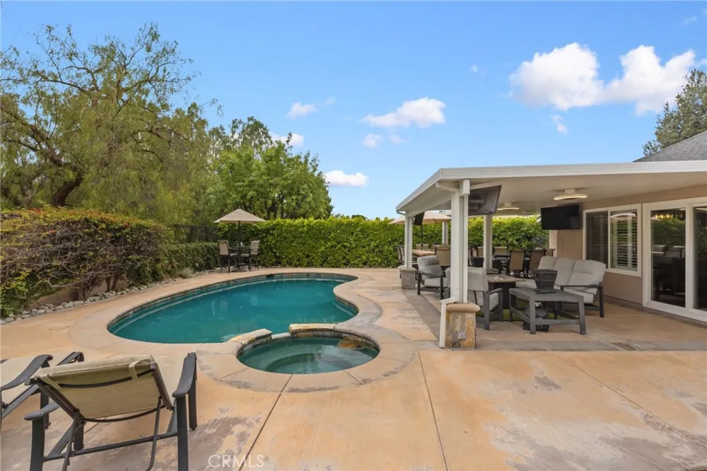 264 E Radcliffe Drive Claremont, CA 91711