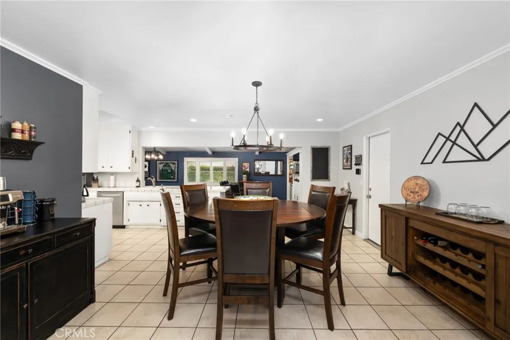 264 E Radcliffe Drive Claremont, CA 91711