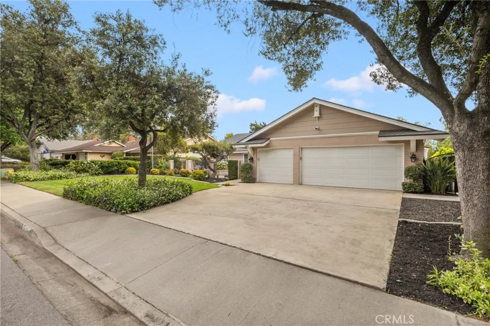 264 E Radcliffe Drive Claremont, CA 91711