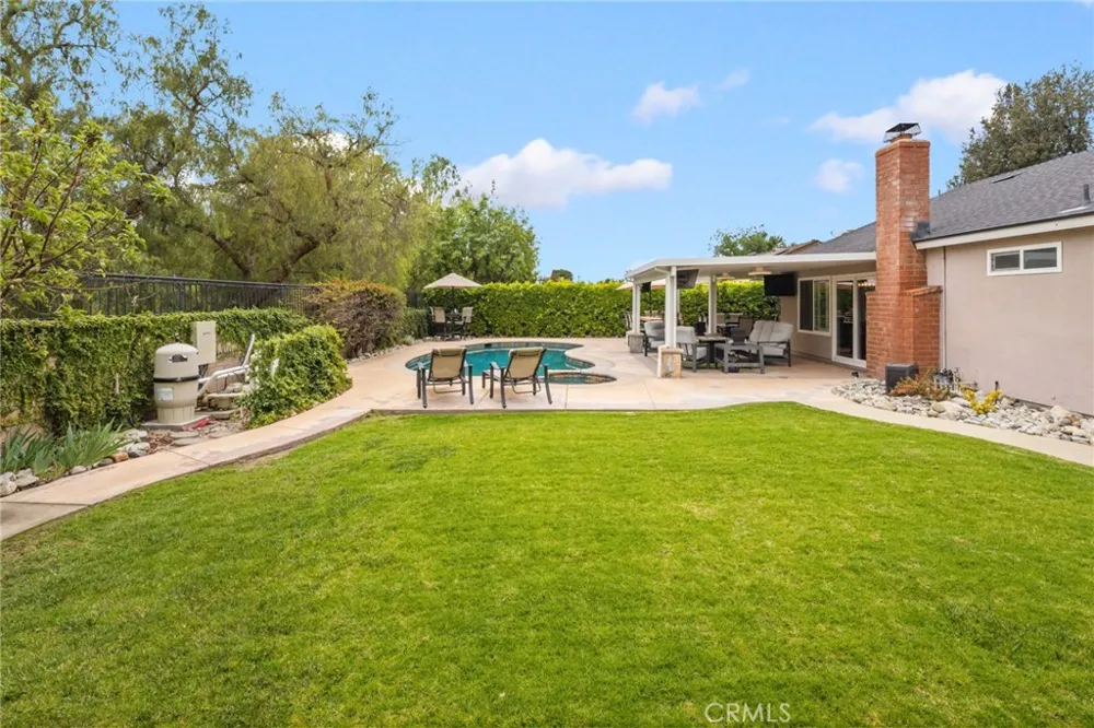 264 E Radcliffe Drive Claremont, CA 91711