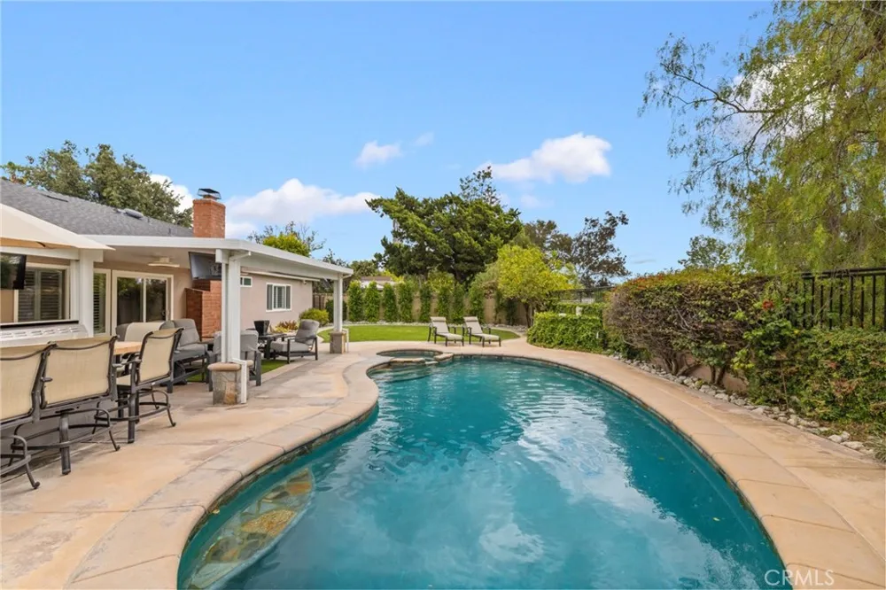264 E Radcliffe Drive Claremont, CA 91711