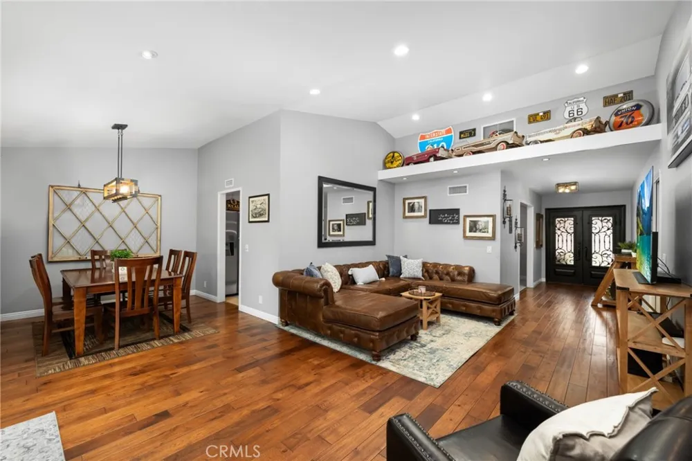 264 E Radcliffe Drive Claremont, CA 91711