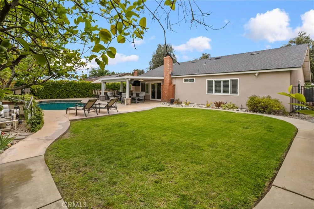 264 E Radcliffe Drive Claremont, CA 91711