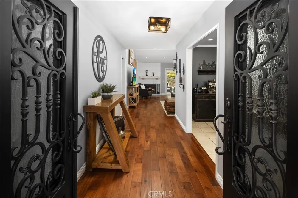 264 E Radcliffe Drive Claremont, CA 91711