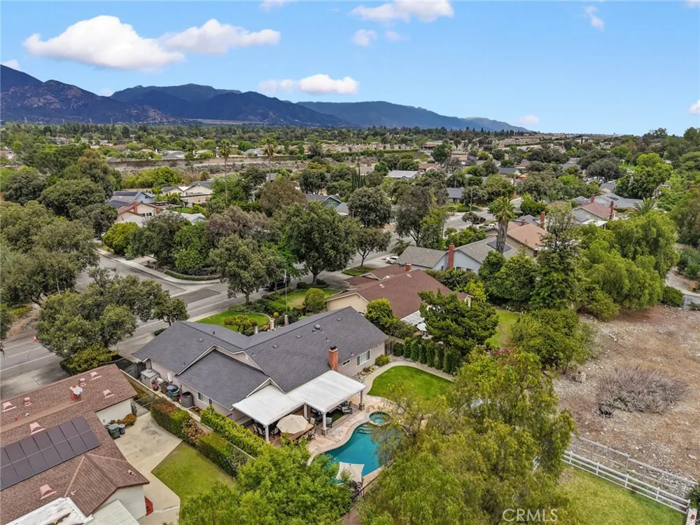 264 E Radcliffe Drive Claremont, CA 91711