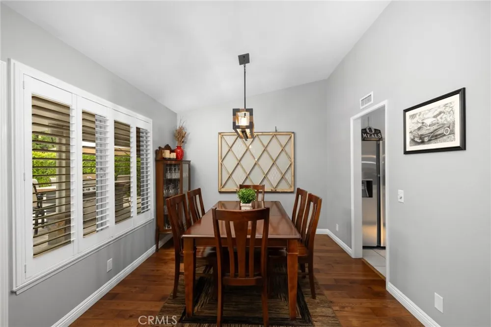 264 E Radcliffe Drive Claremont, CA 91711