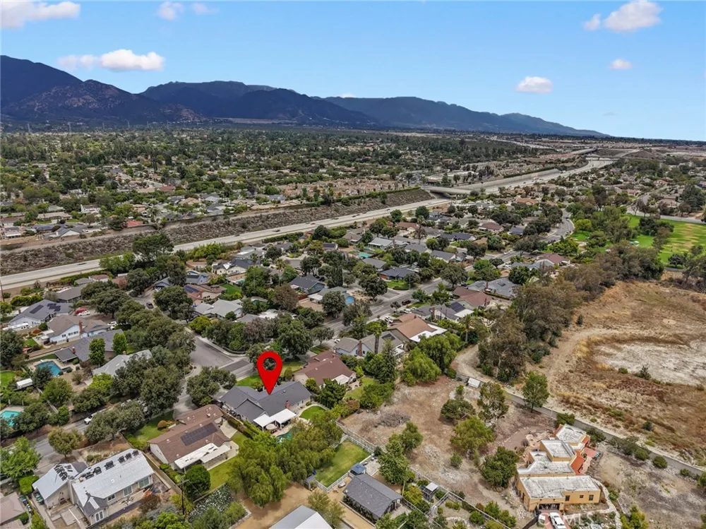 264 E Radcliffe Drive Claremont, CA 91711