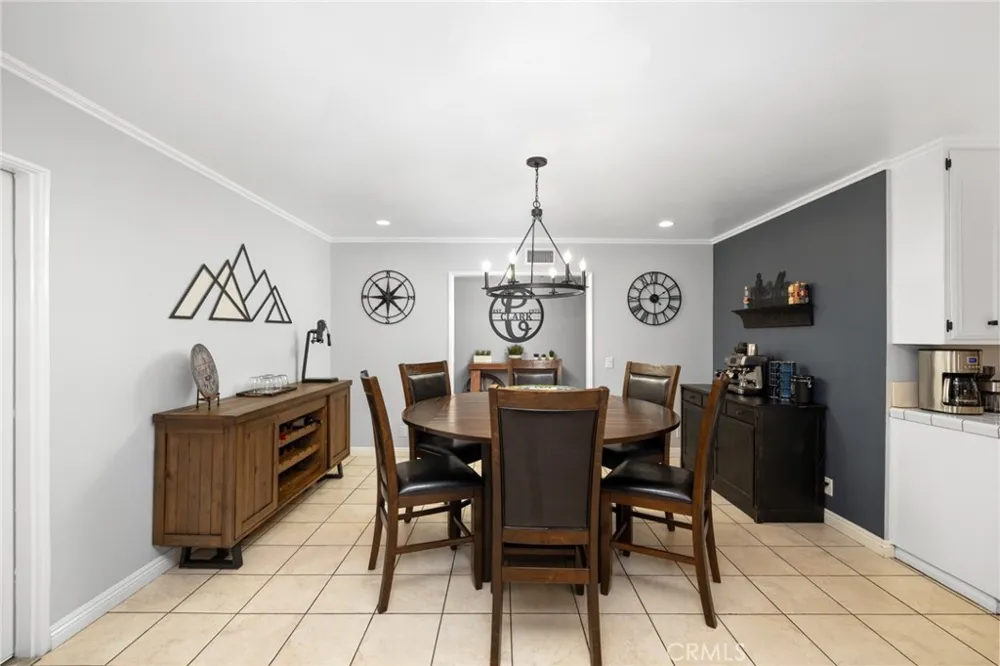 264 E Radcliffe Drive Claremont, CA 91711