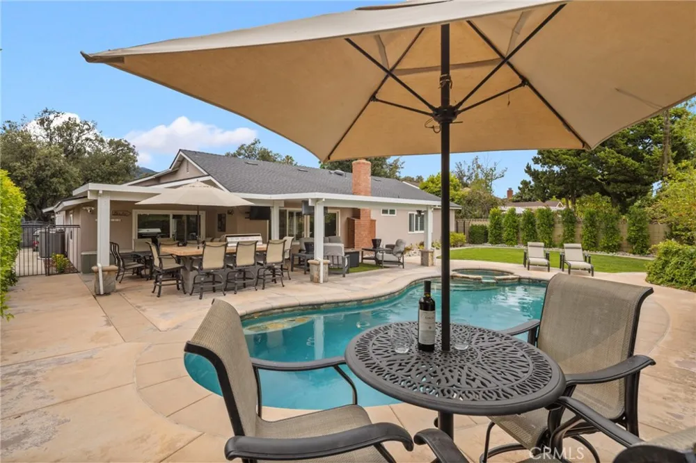 264 E Radcliffe Drive Claremont, CA 91711