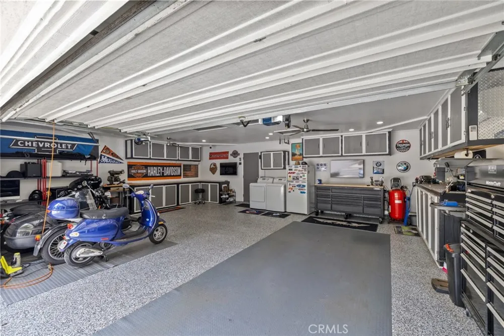 264 E Radcliffe Drive Claremont, CA 91711