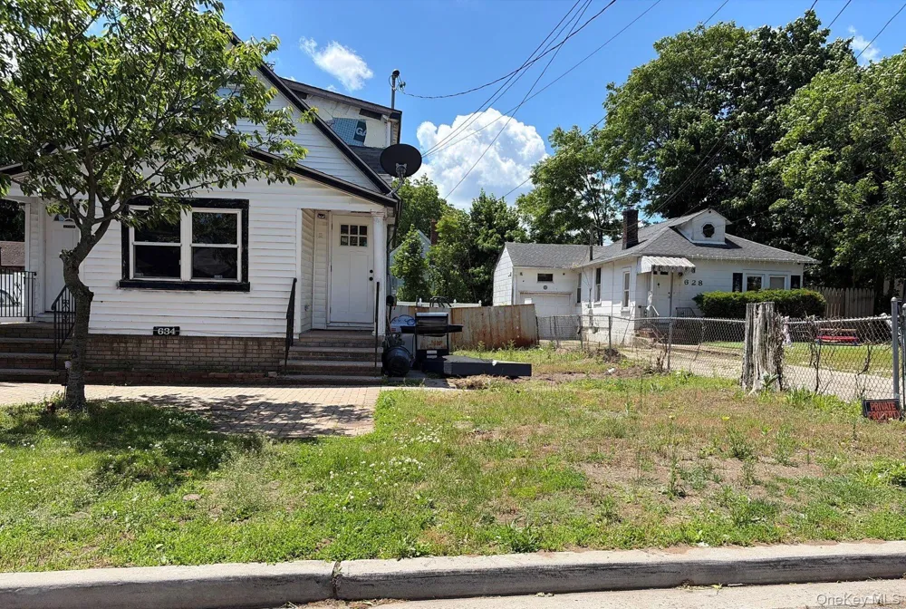 634 Hillside Court Uniondale, NY 11553