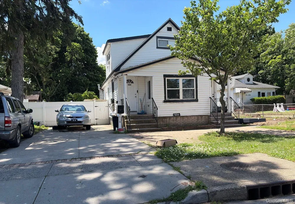 634 Hillside Court Uniondale, NY 11553