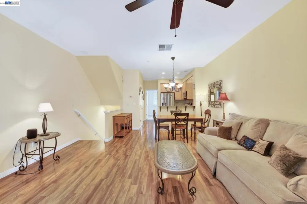 655 Veranda Cir Hayward, CA 94541