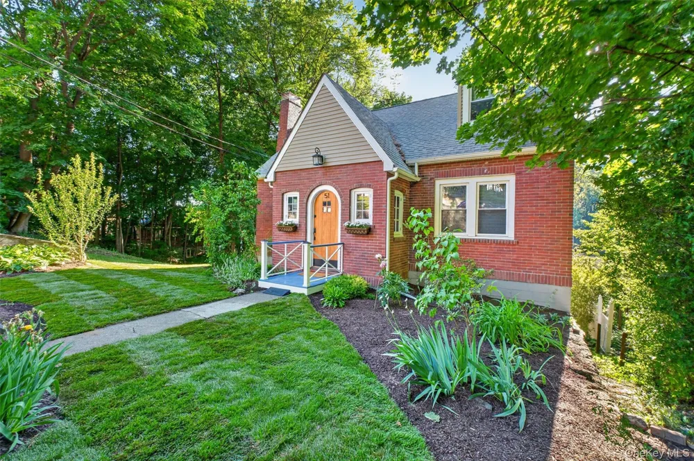 51 Lake Drive Lake Peekskill, NY 10537