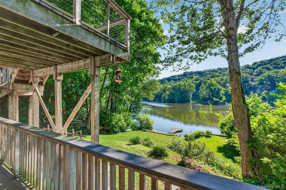 51 Lake Drive Lake Peekskill, NY 10537