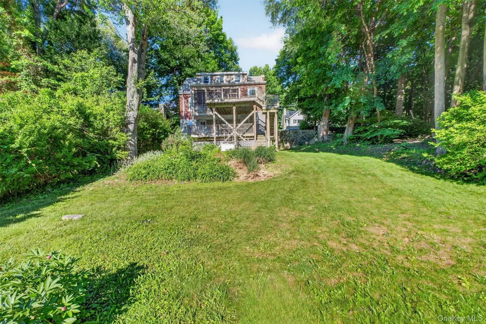 51 Lake Drive Lake Peekskill, NY 10537