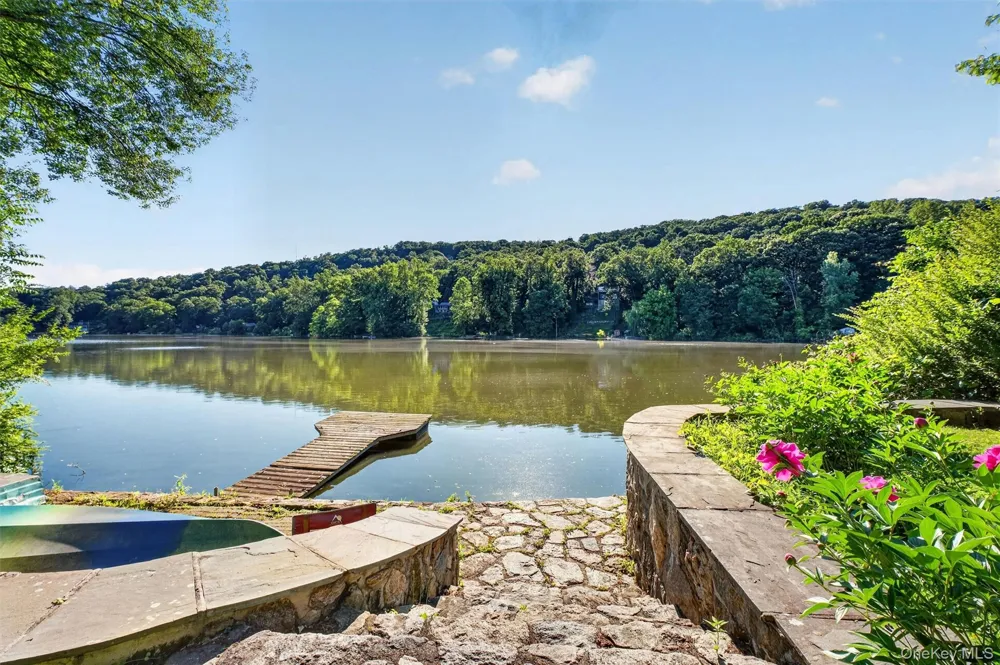 51 Lake Drive Lake Peekskill, NY 10537