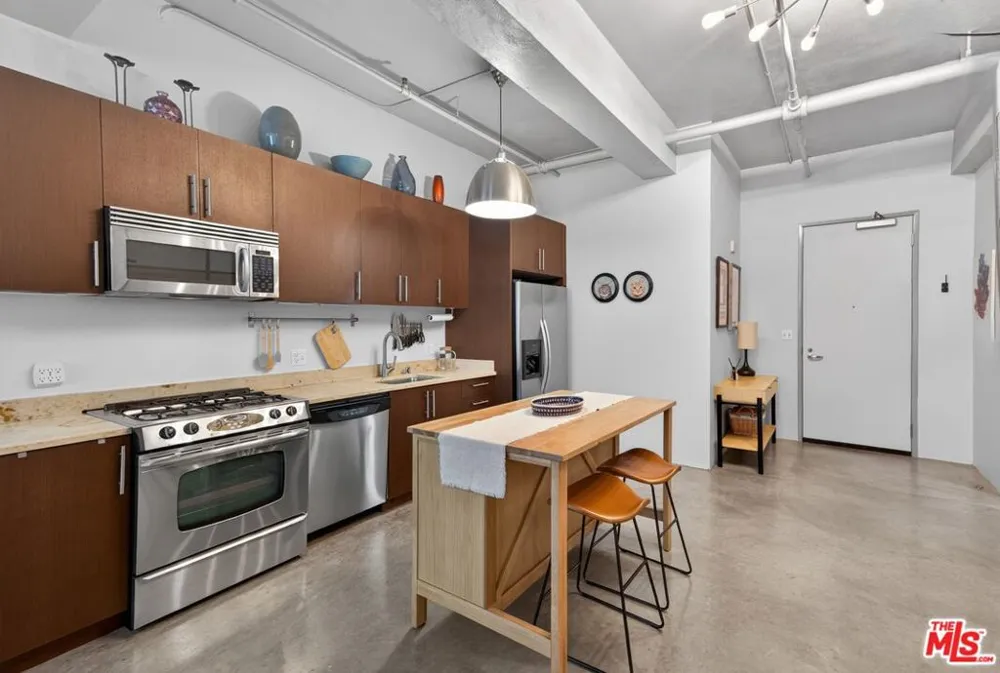 849 S Broadway #203 Los Angeles, CA 90014