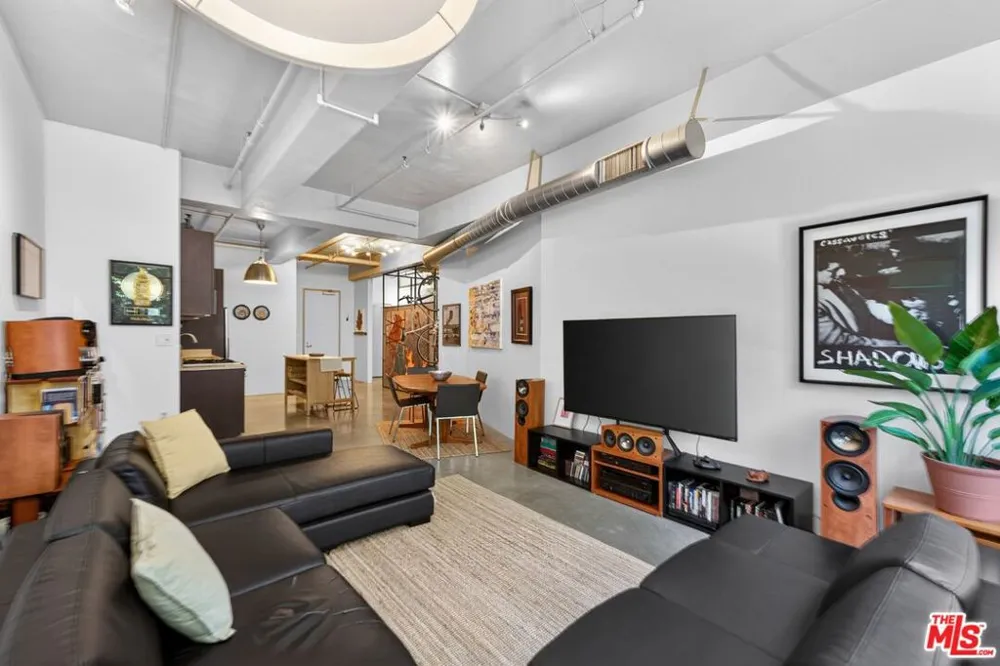 849 S Broadway #203 Los Angeles, CA 90014
