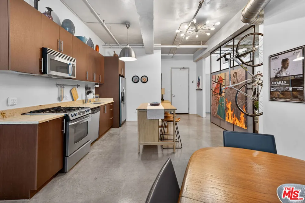 849 S Broadway #203 Los Angeles, CA 90014