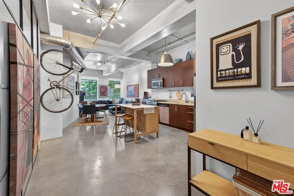 849 S Broadway #203 Los Angeles, CA 90014