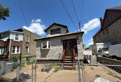142-25 Bascom Avenue