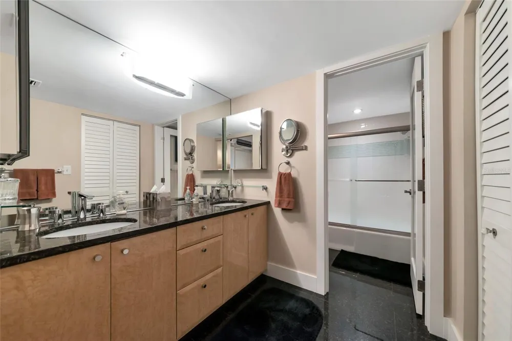 1111 GULFSTREAM AVE #1A AVENUE #1A Sarasota, FL 34236