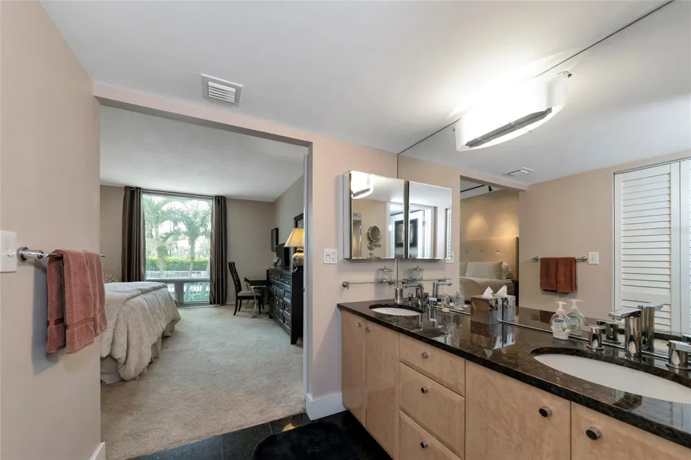 1111 GULFSTREAM AVE #1A AVENUE #1A Sarasota, FL 34236