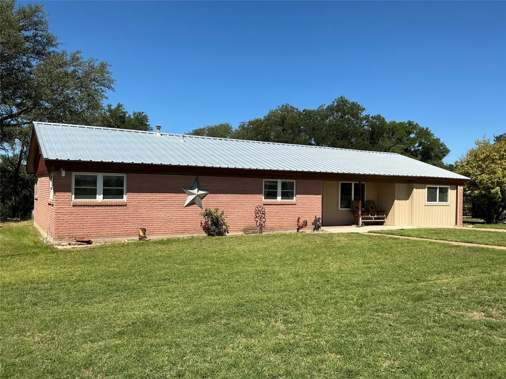 3900 County Road 304a Comanche, TX 76442