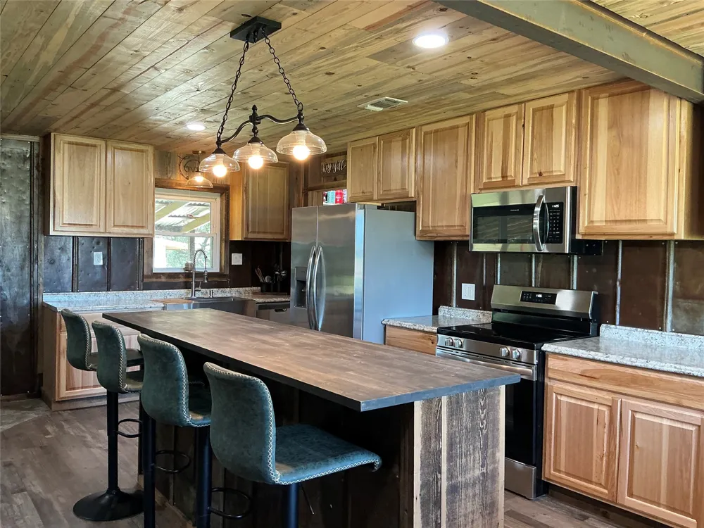 3900 County Road 304a Comanche, TX 76442