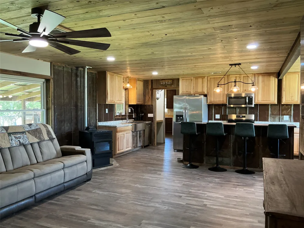 3900 County Road 304a Comanche, TX 76442
