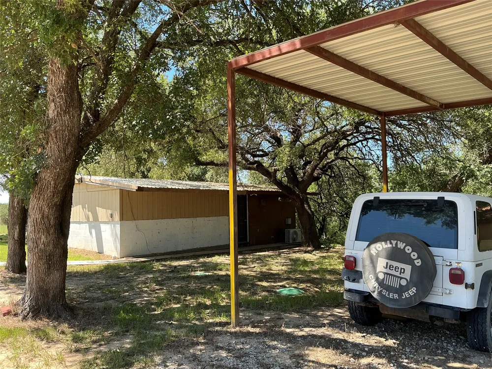 3900 County Road 304a Comanche, TX 76442