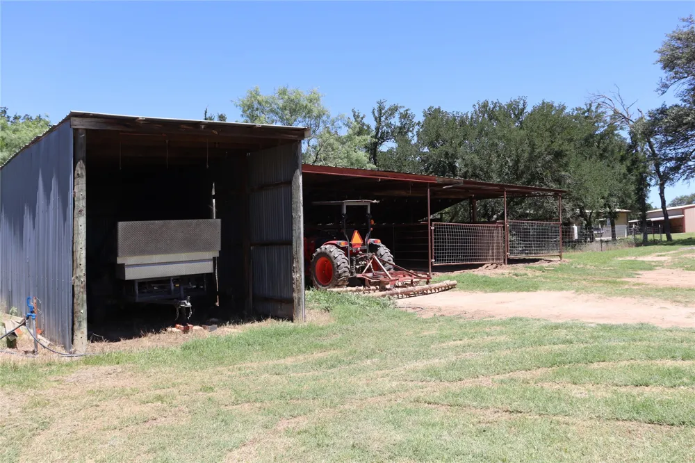 3900 County Road 304a Comanche, TX 76442