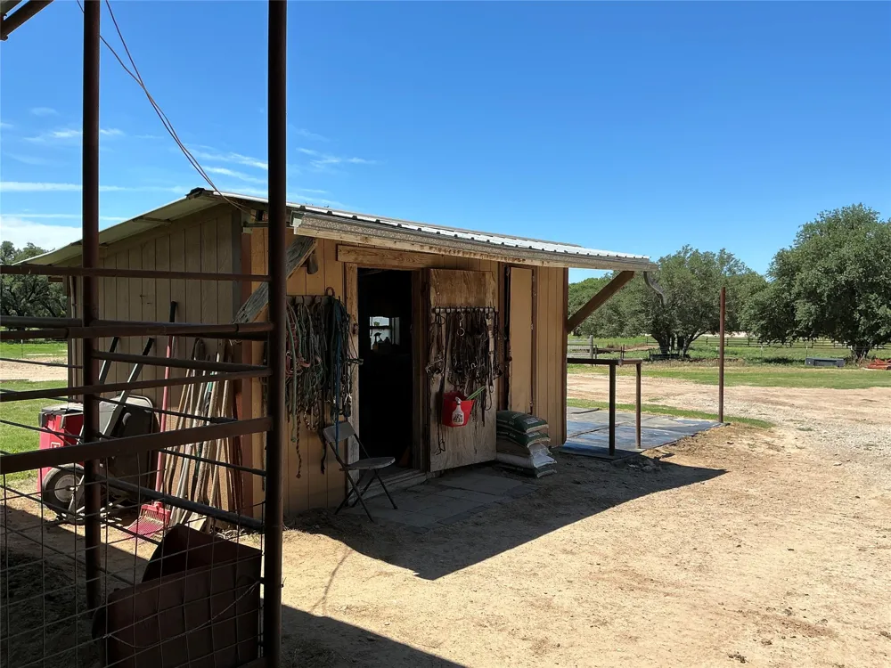 3900 County Road 304a Comanche, TX 76442